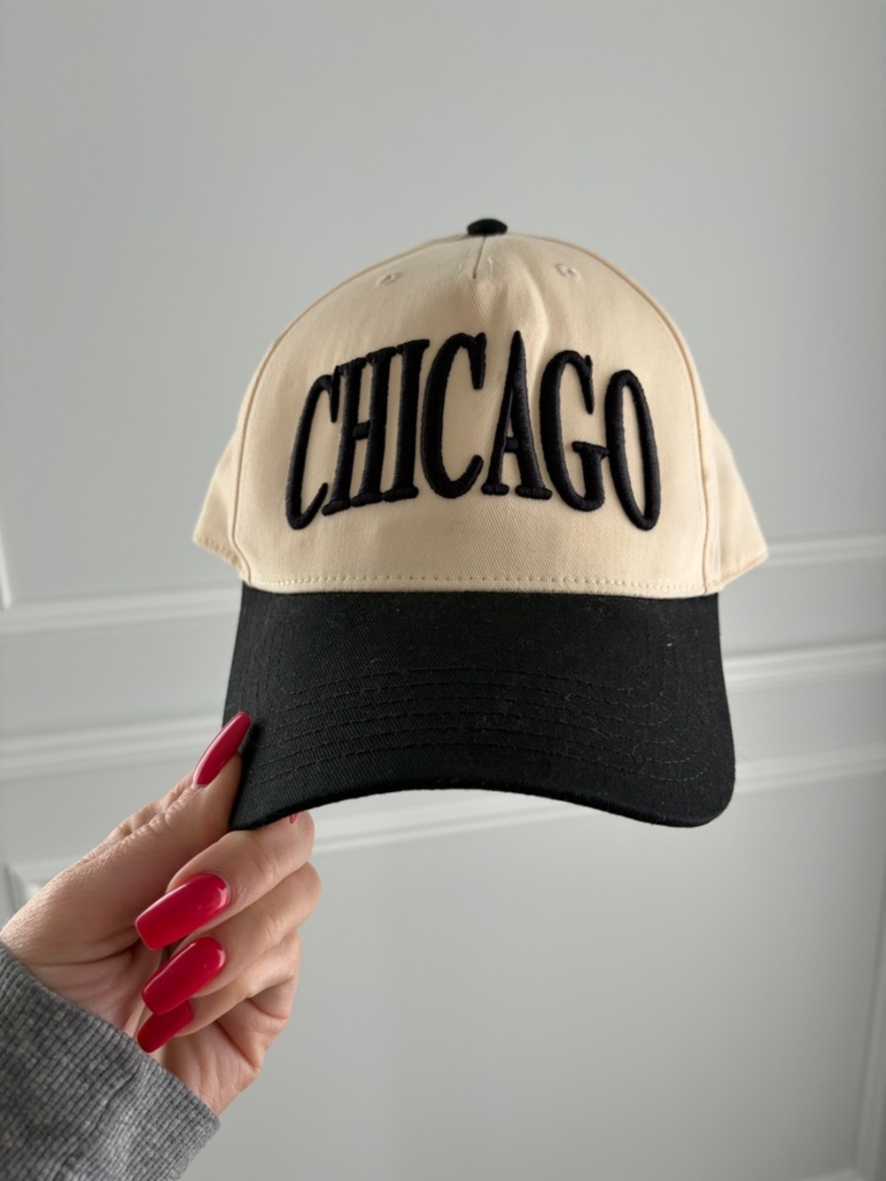Chicago Embroidered Baseball Cap - Cream & Black